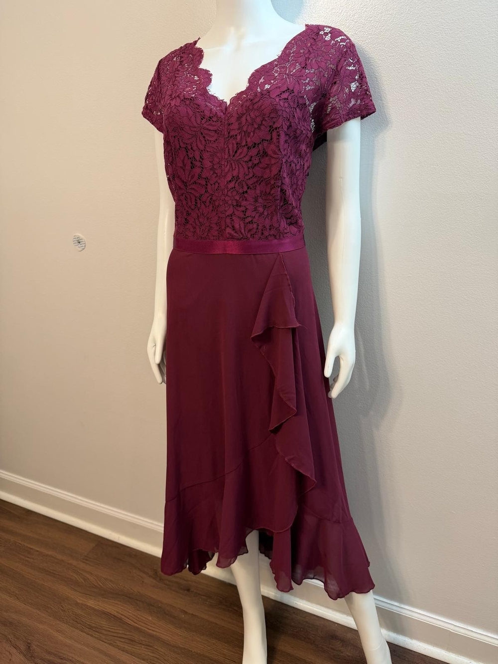 Vineyard Lace Midi Dress with Ruffle Skirt